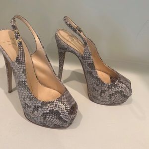 Giuseppe zanotti high heel beautiful gold neutral coloring almost brand new